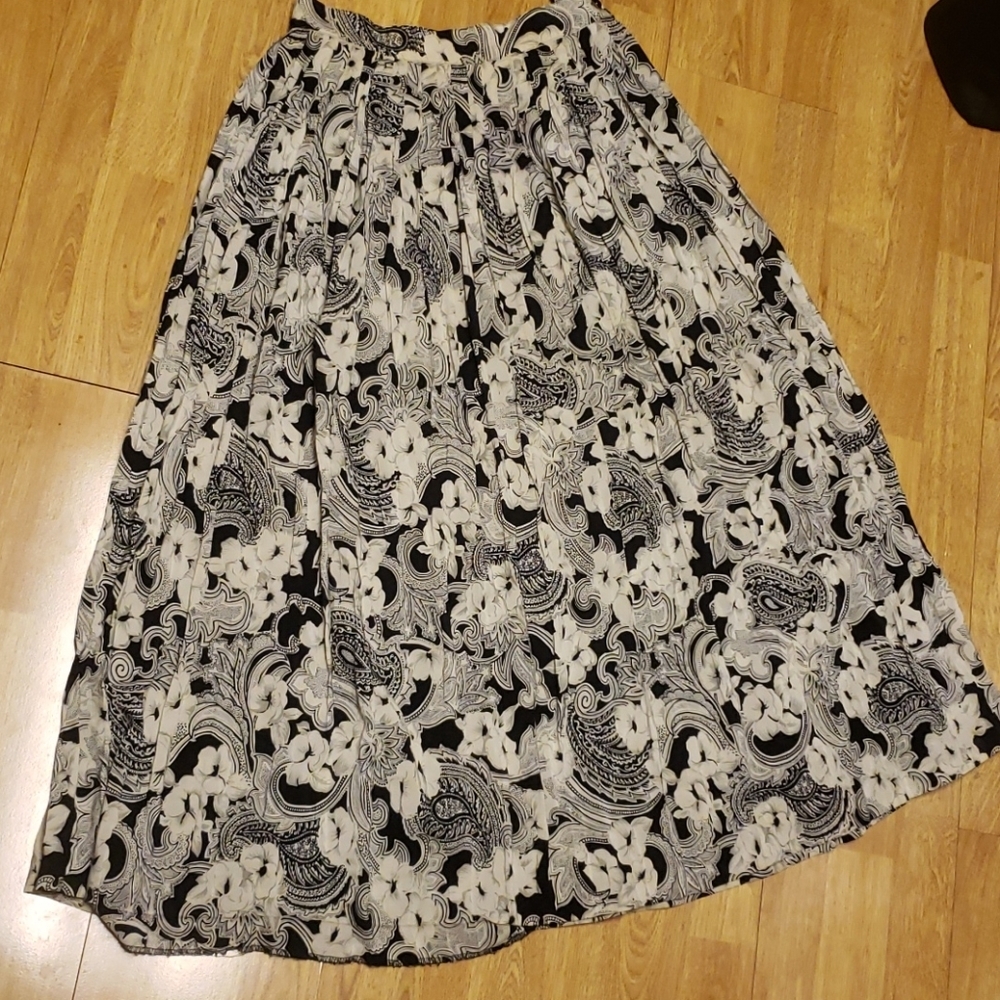 Vintage black/cream paisley pleated midi skirt 8